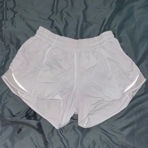 Lulu Lemon Hotty Hot shorts 2.5”
